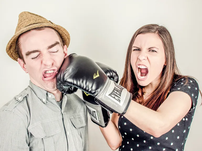 صدمة العمر: اكتشفتي أن حبيبك متزوج ماذا تعملي