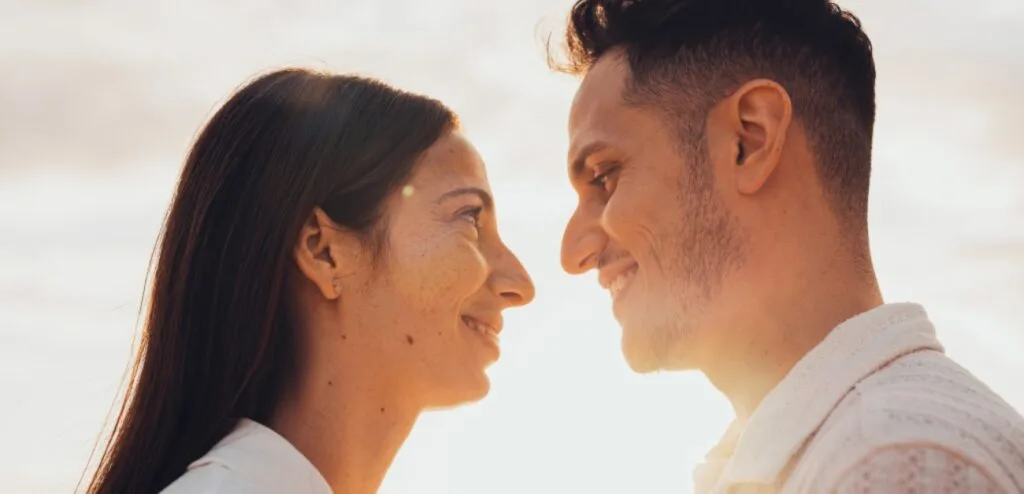 استراتيجيات عملية لـ كسر الروتين وإحياء الشغف في العلاقة طويلة الأمد