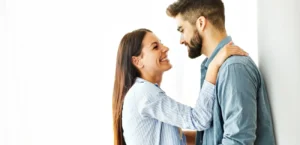 الجاذبية الشاملة: دليل استراتيجي حول كيف تكونين جذابة في عيون زوجك (أسرار الجمال الداخلي والخارجي)