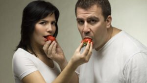 أفضل فواكه للحياة الزوجية (تعزيز الطاقة، المزاج، والعافية المشتركة)